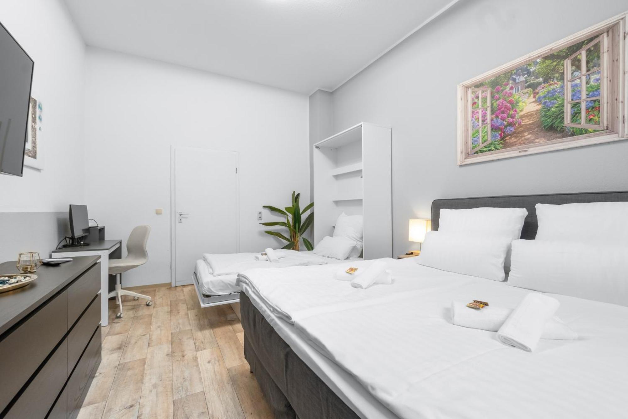 Tolles Design, Hochwertig, Vollausstattung, 3 Zimmer, Grosses Bad & Gaeste-Wc, Grosse Kueche, 3 X Smart Tv, 11 Min Zum Hbf Duisburg Exterior photo